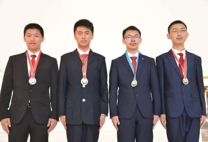 中国国家队选手在 IOI 2019 喜获 3 金 1 银
